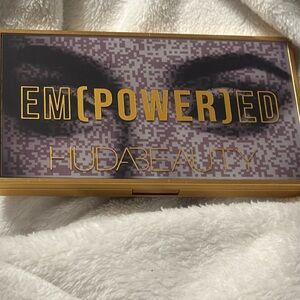 HUDA BEAUTY Empowered Eyeshadow Palette